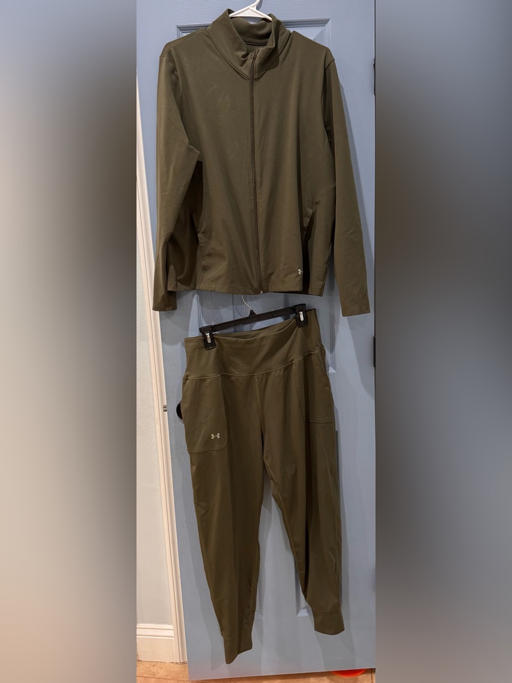 Under Armour 1X Women’s fitted sweat suit